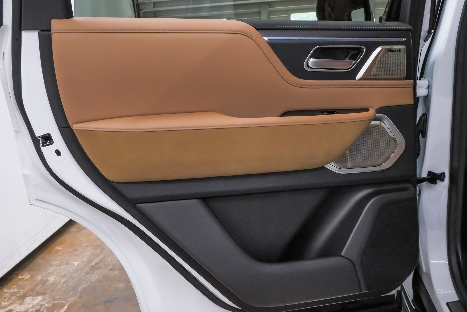 2025 INFINITI QX80 SENSORY White at River Oaks CDJR