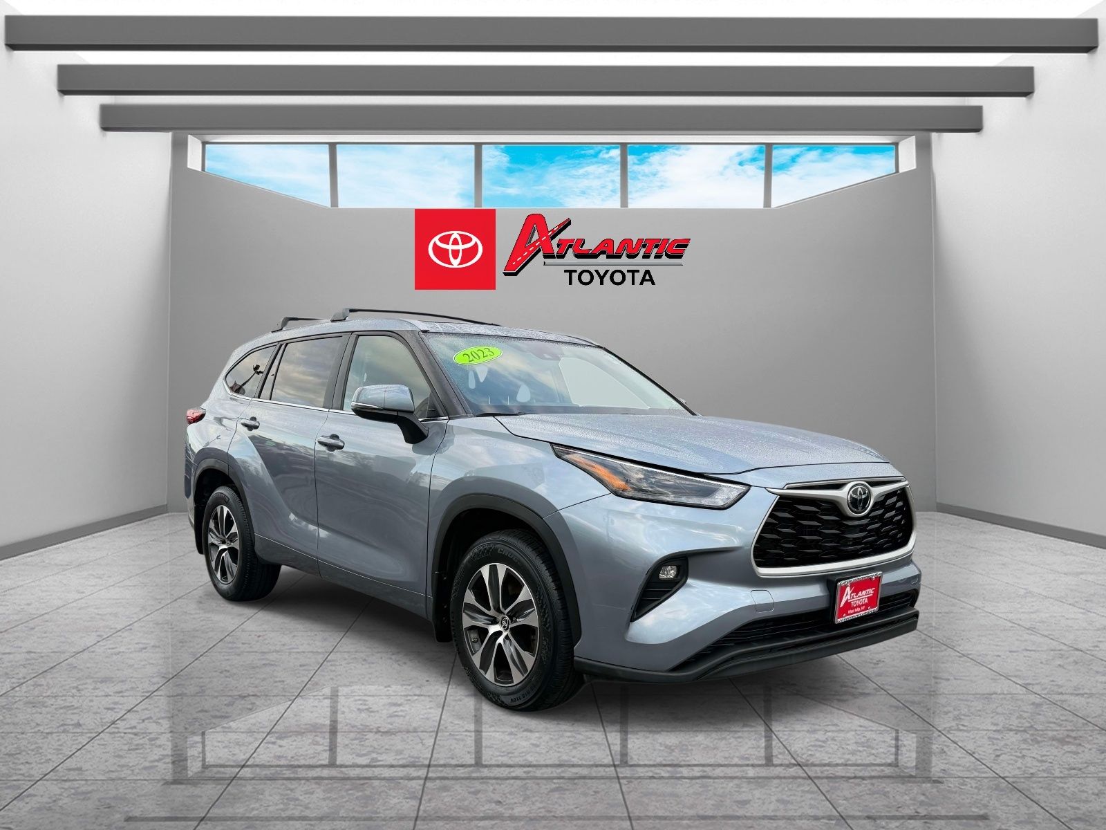 Moon Dust 2023 Toyota Highlander XLE AWD SUV / Crossover All-Wheel Drive 8-Speed Automatic