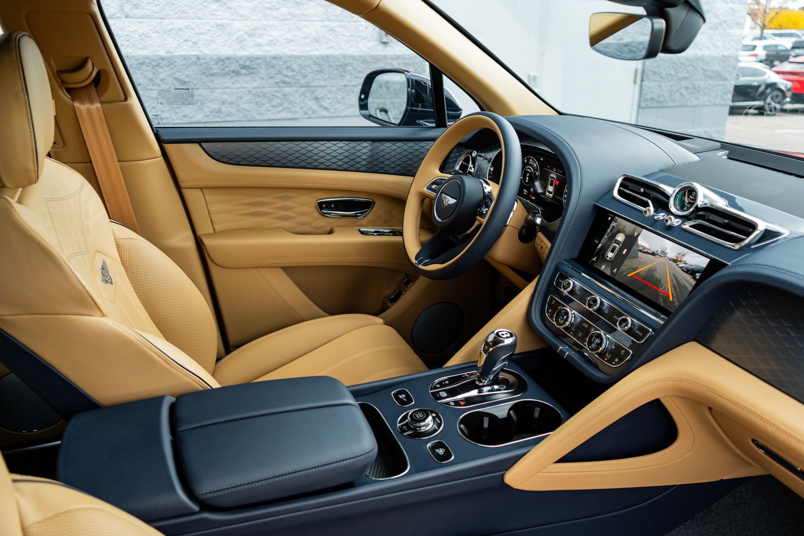 2025 Bentley Bentayga V8 photo 2