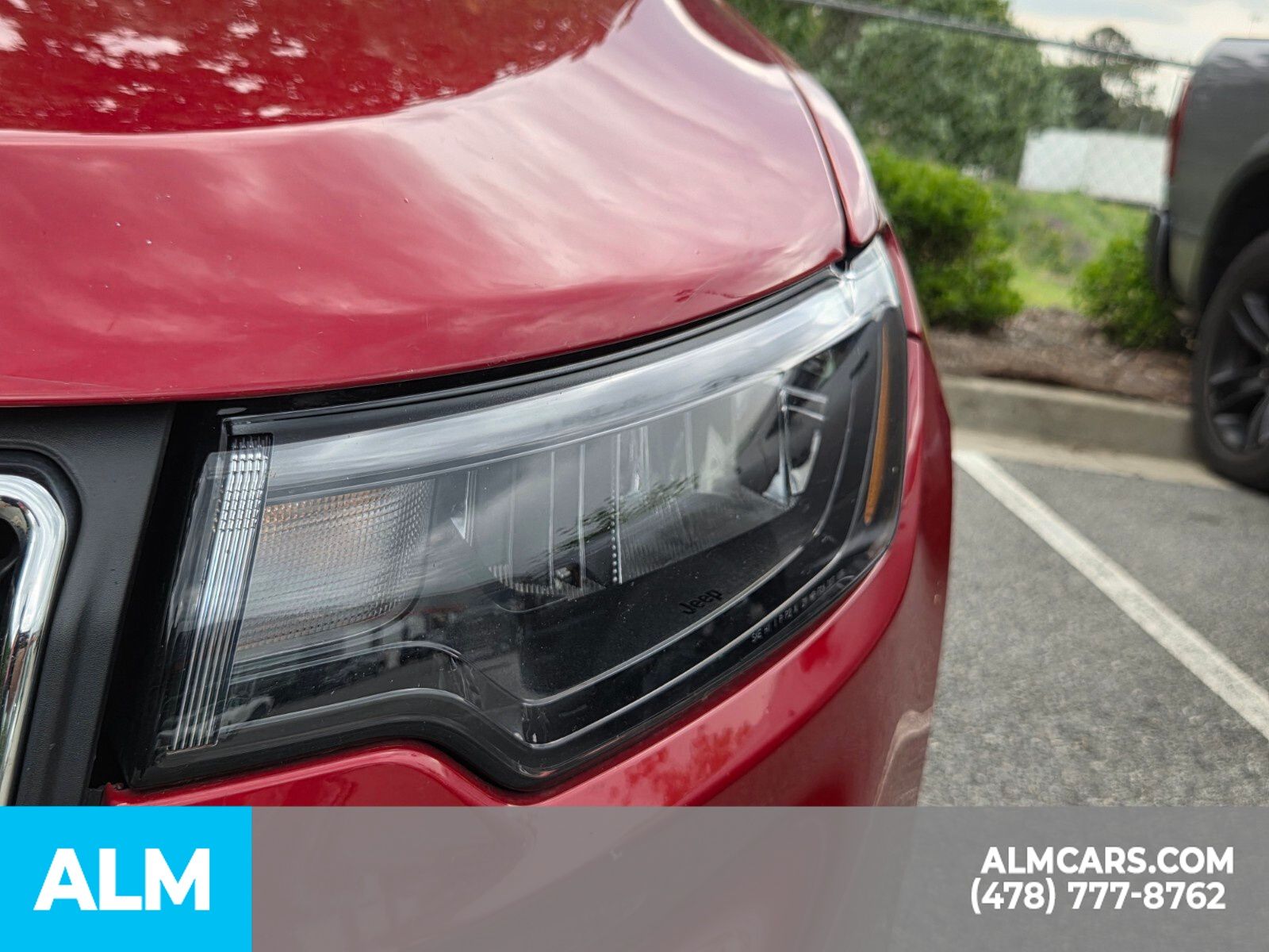 Used 2025 Red Hot Pearlcoat Jeep Latitude image 27