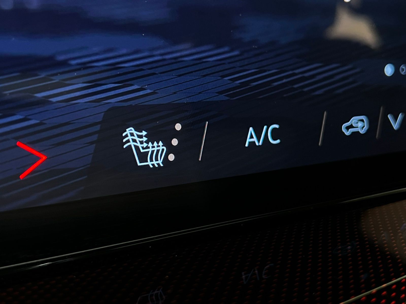 Thumbnail: 2025 Chevrolet Traverse - 21