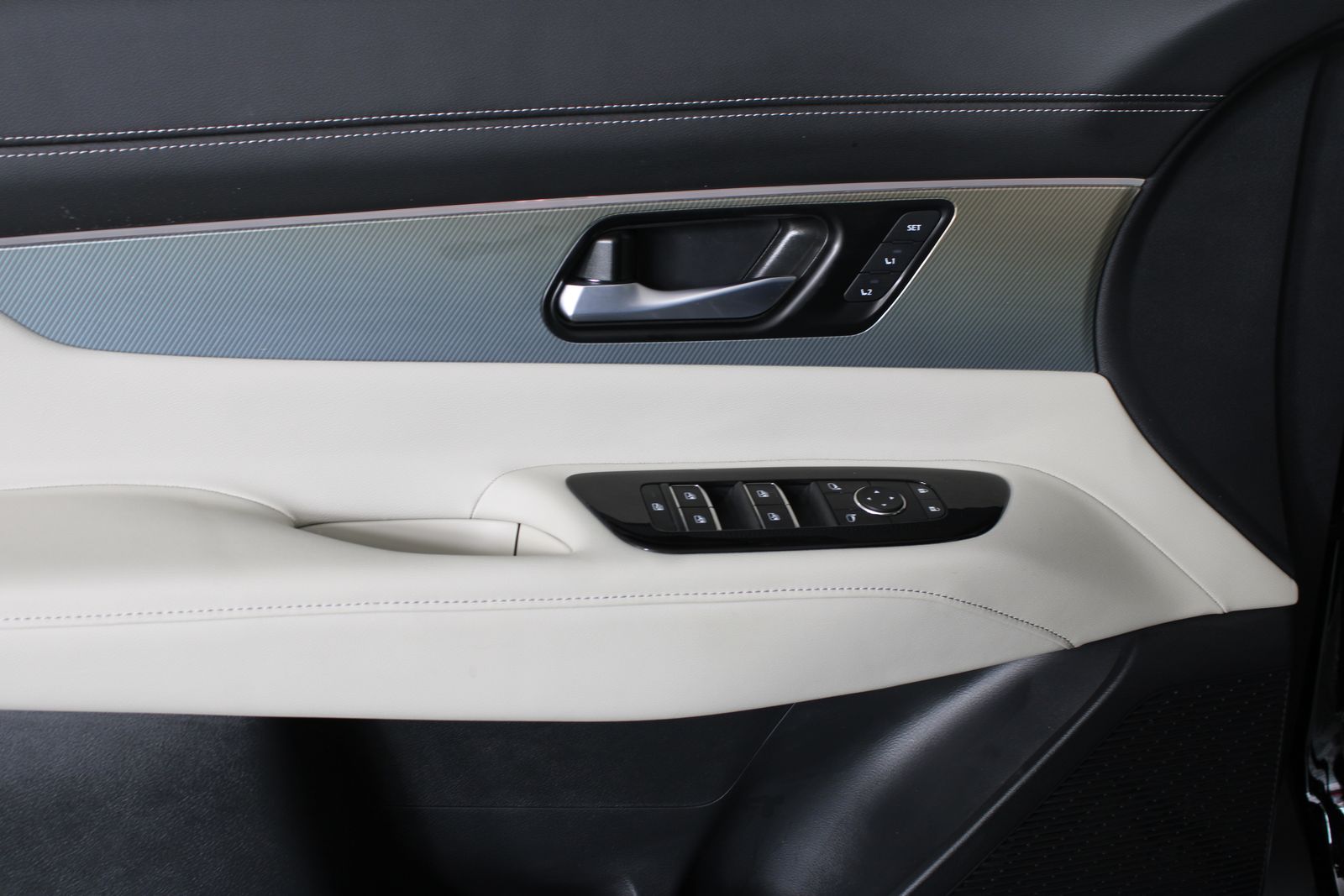 Used 2025 Black Nissan SL image 26
