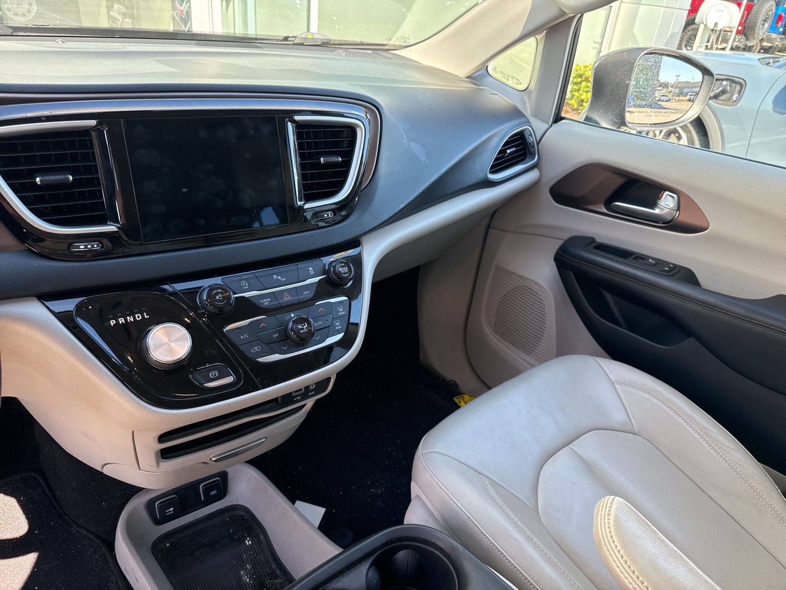 Used 2017 Gray Chrysler Touring L image 12