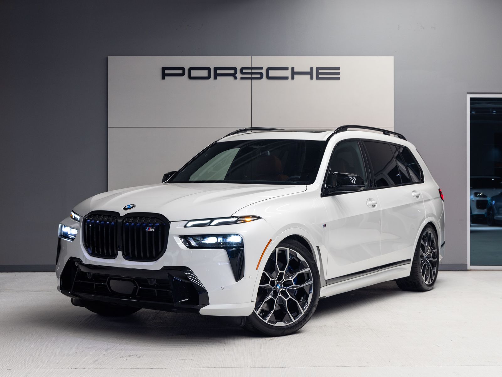 Mineral White Metallic 2026 BMW X7 SUV / Crossover All-Wheel Drive 8-Speed Automatic
