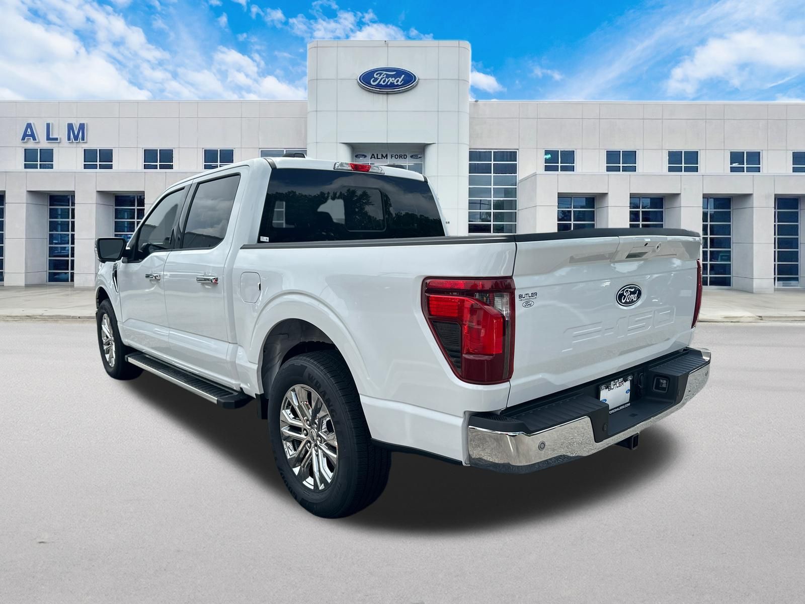 New 2026 Oxford White Ford XLT image 8