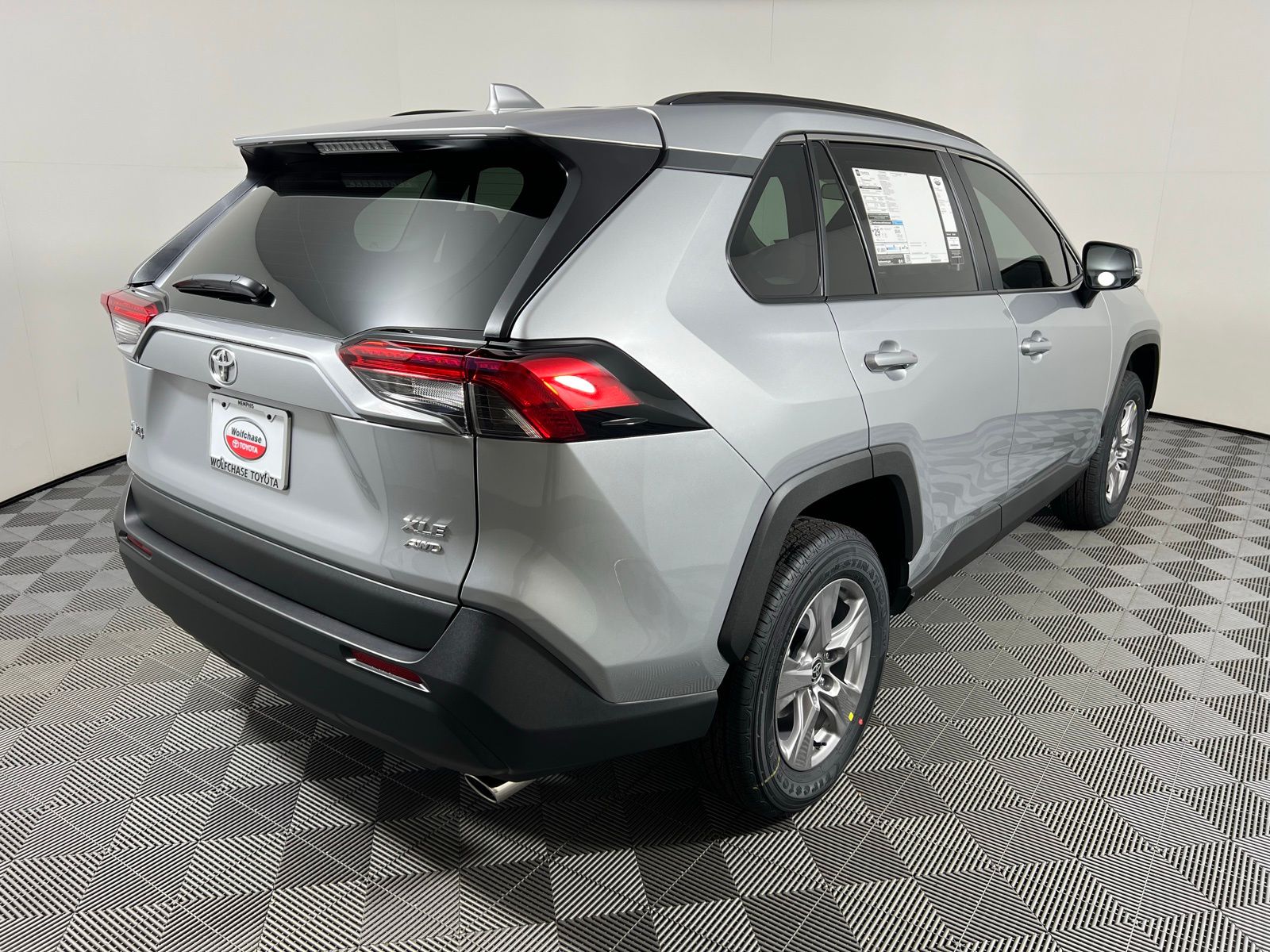 2025 Toyota RAV4 XLE 5