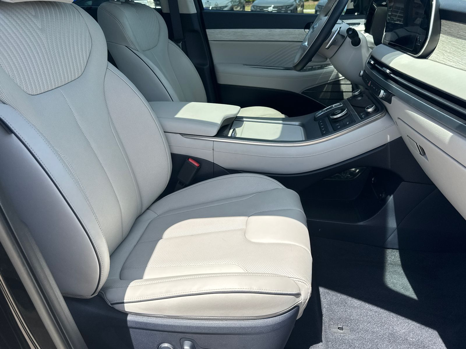 Used 2025 Black Hyundai Calligraphy image 13