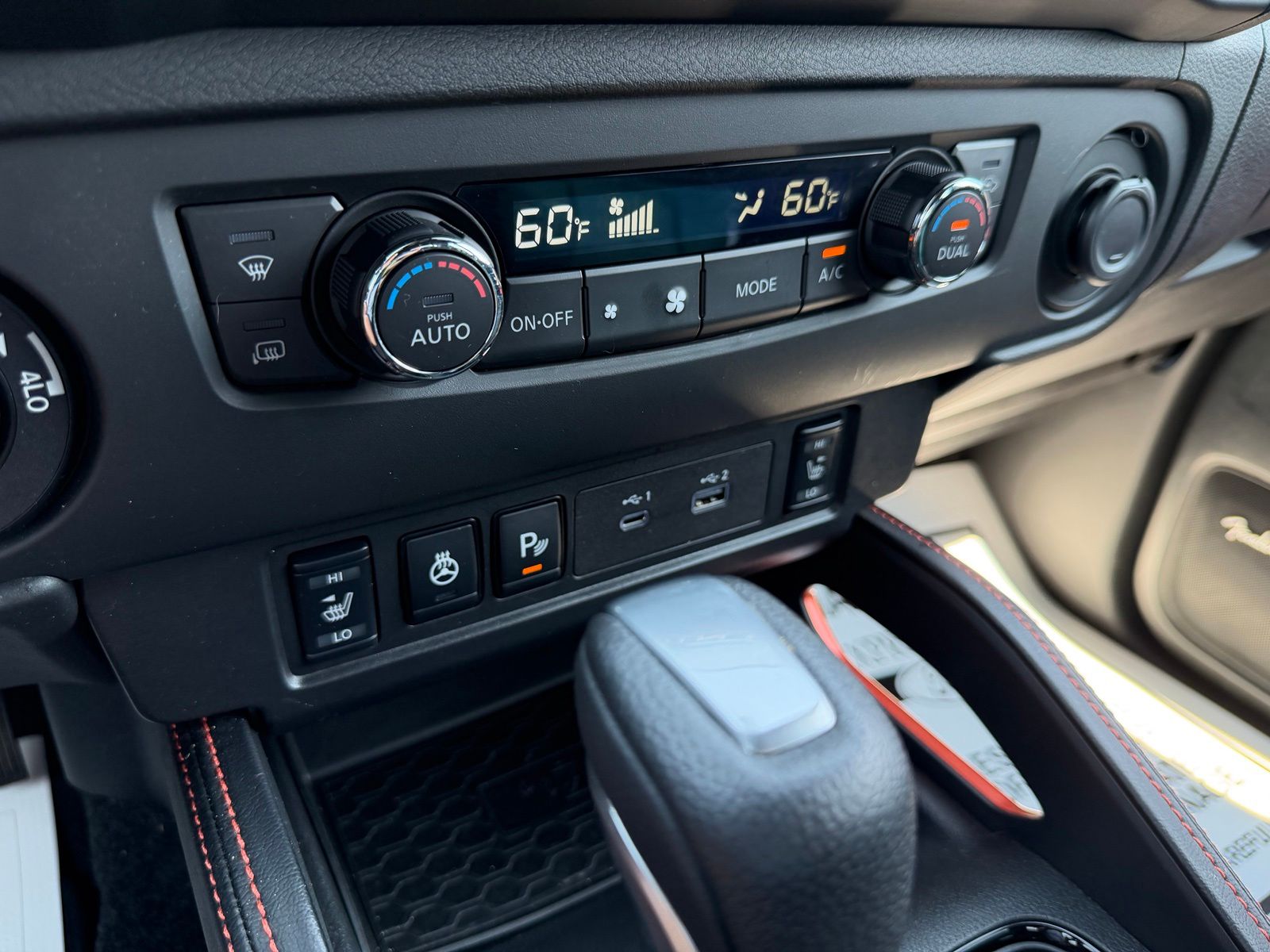 2025 Nissan Frontier image 18
