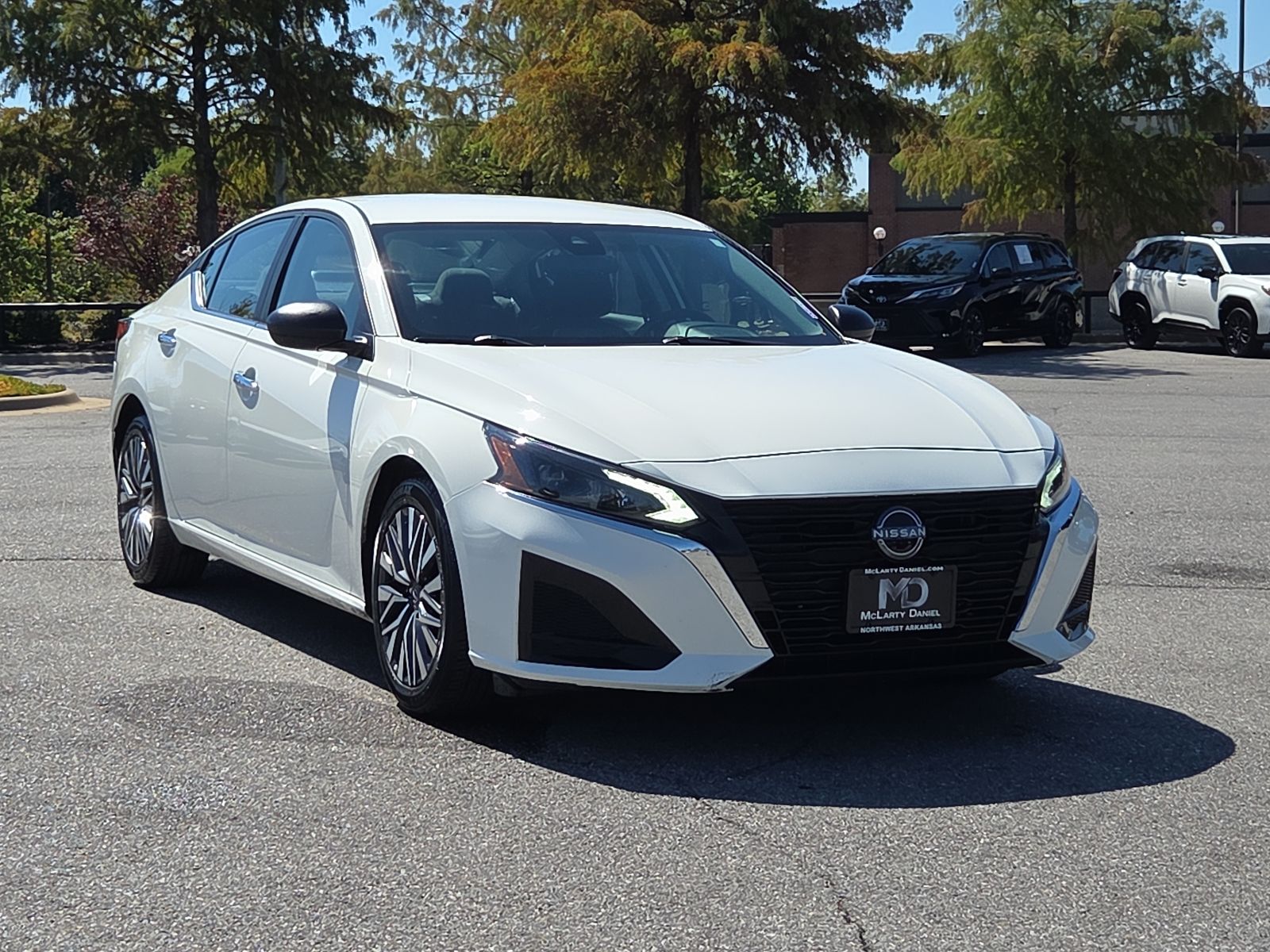 Pearl White Tricoat 2025 Nissan Altima Sedan Front-Wheel Drive Continuously Variable Transmission
