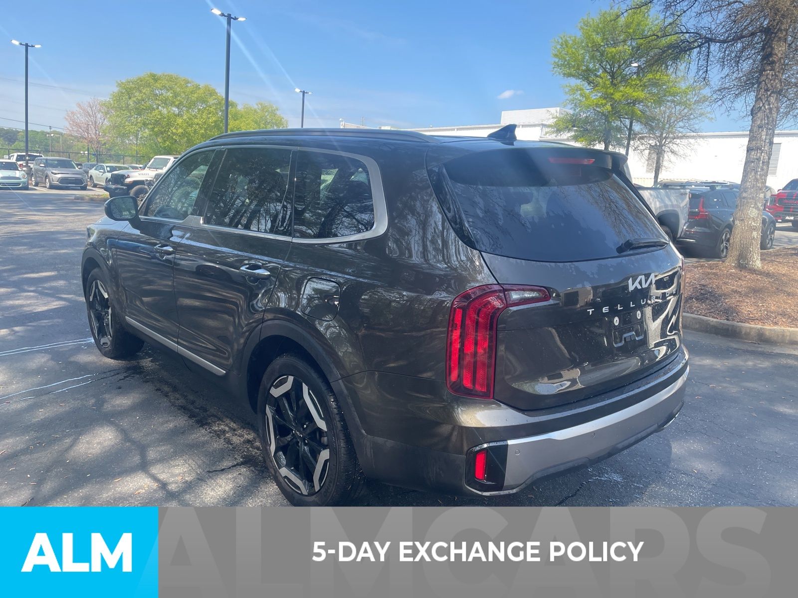 View vehicle photo 3