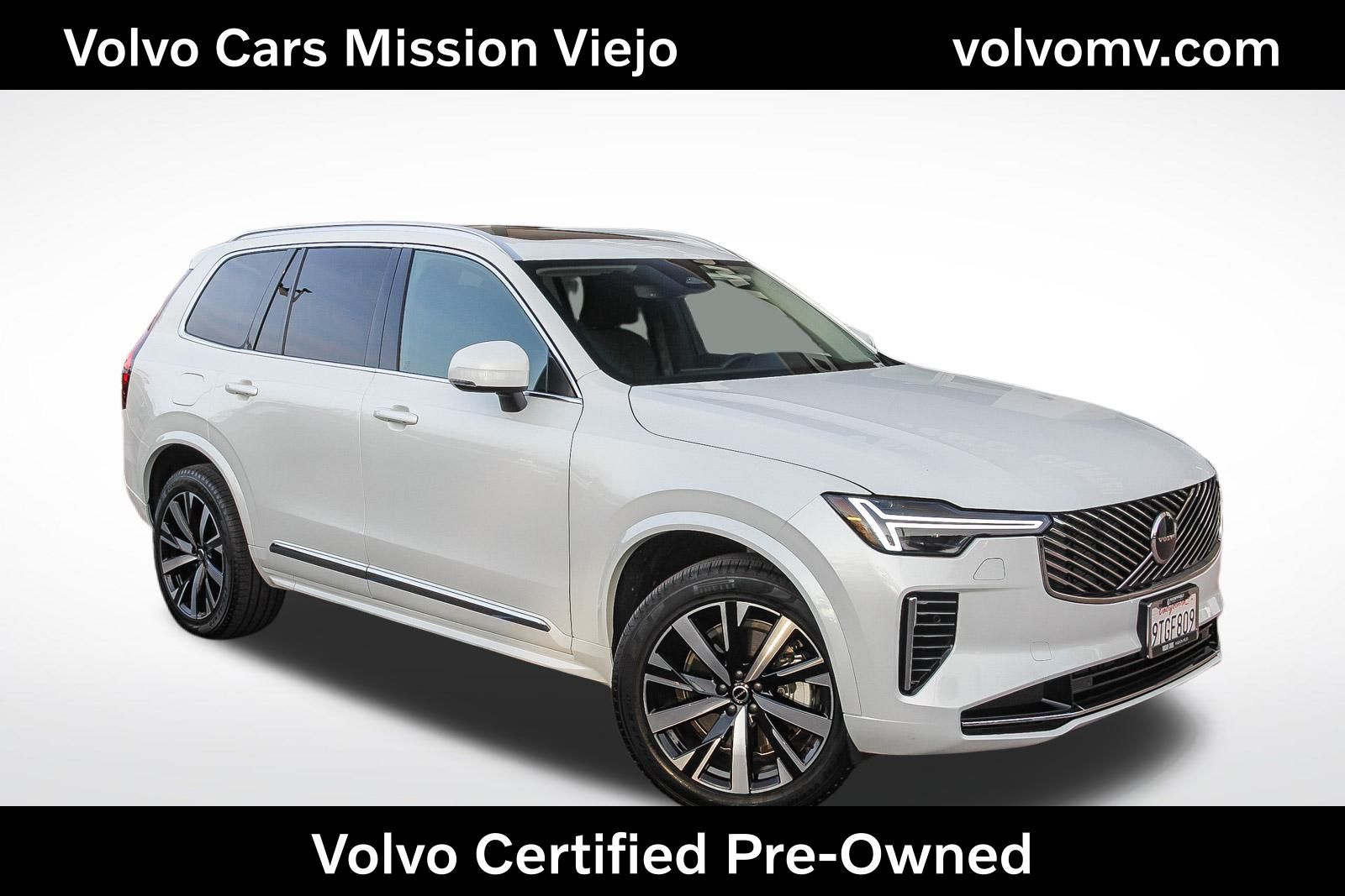 2025 Volvo XC90 Core's photo