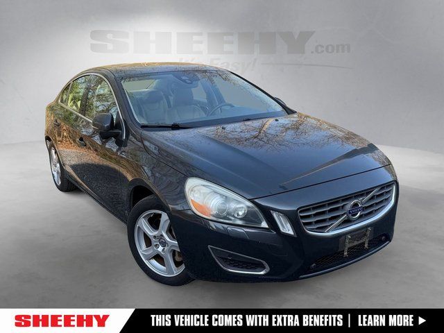 Savile Gray Metallic 2013 Volvo S60 T5 Premier Plus AWD Sedan All-Wheel Drive 6-Speed Automatic