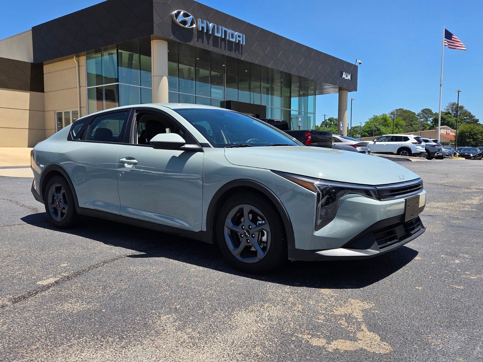 2025 Kia K4 LXS AT's photo