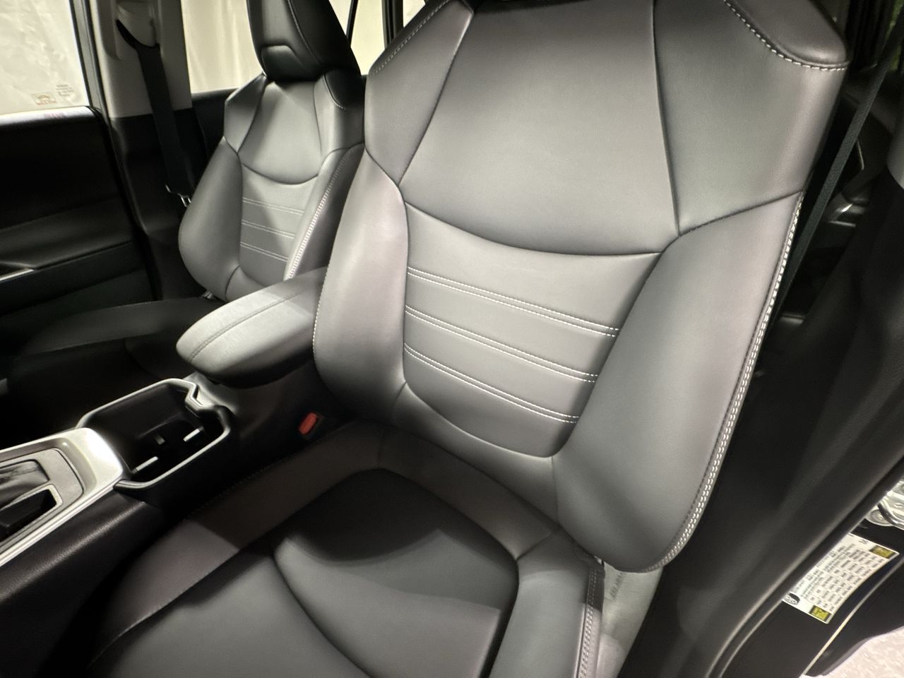 2025 Toyota RAV4 XLE Premium photo 14