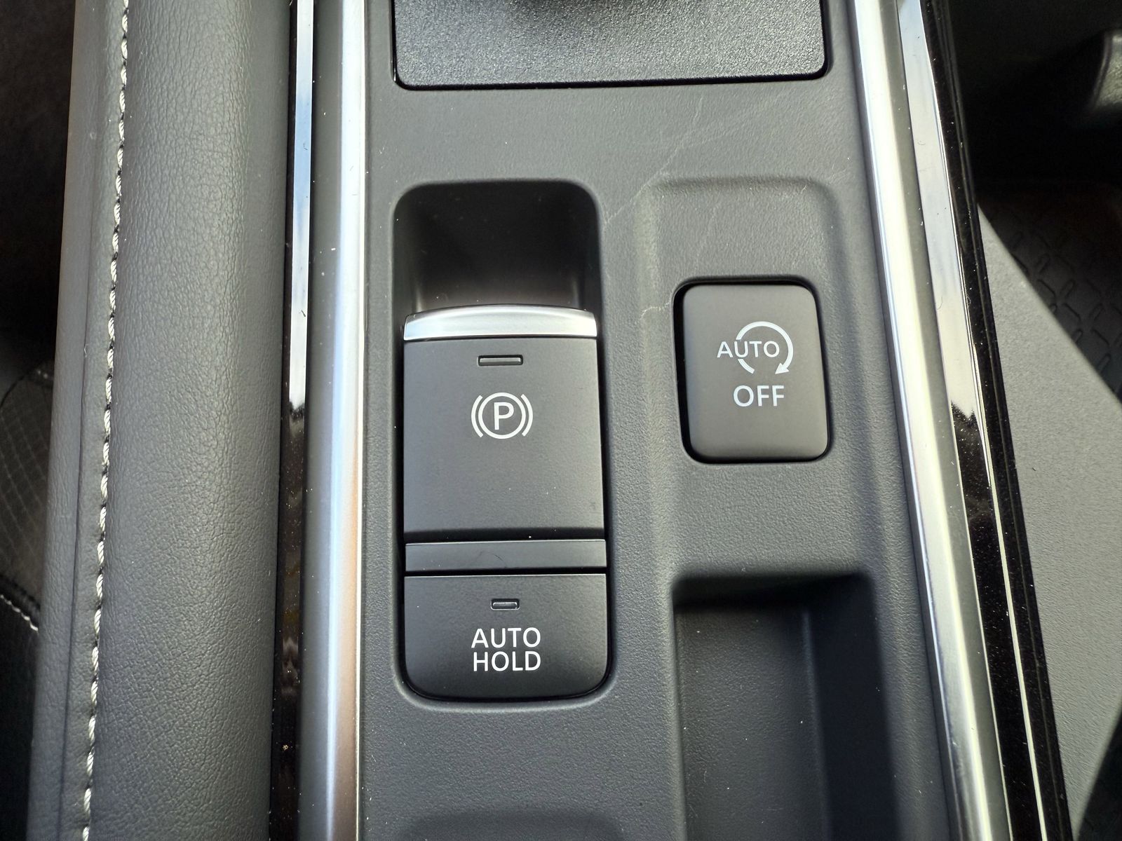 2025 Nissan Pathfinder SL photo 9