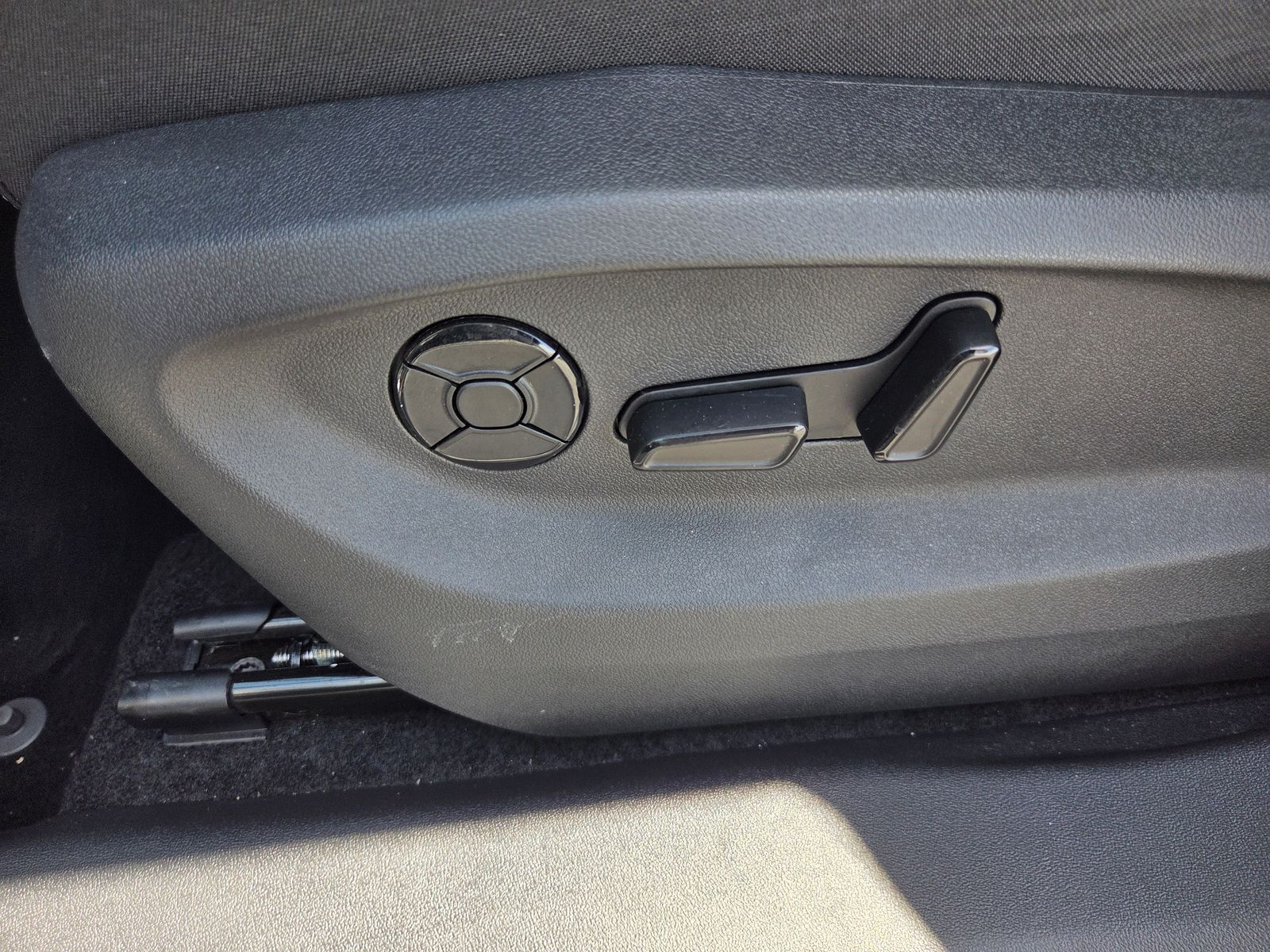 used 2025 Volkswagen Tiguan car, priced at $32,450