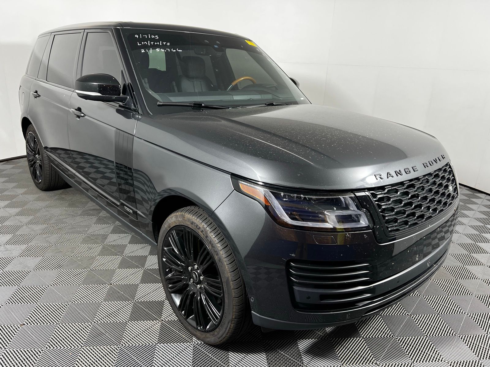 Thumbnail: 2021 Land Rover Range Rover - 3
