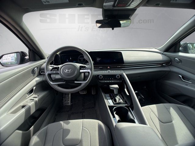 Used 2025  Hyundai SEL Sport image 3