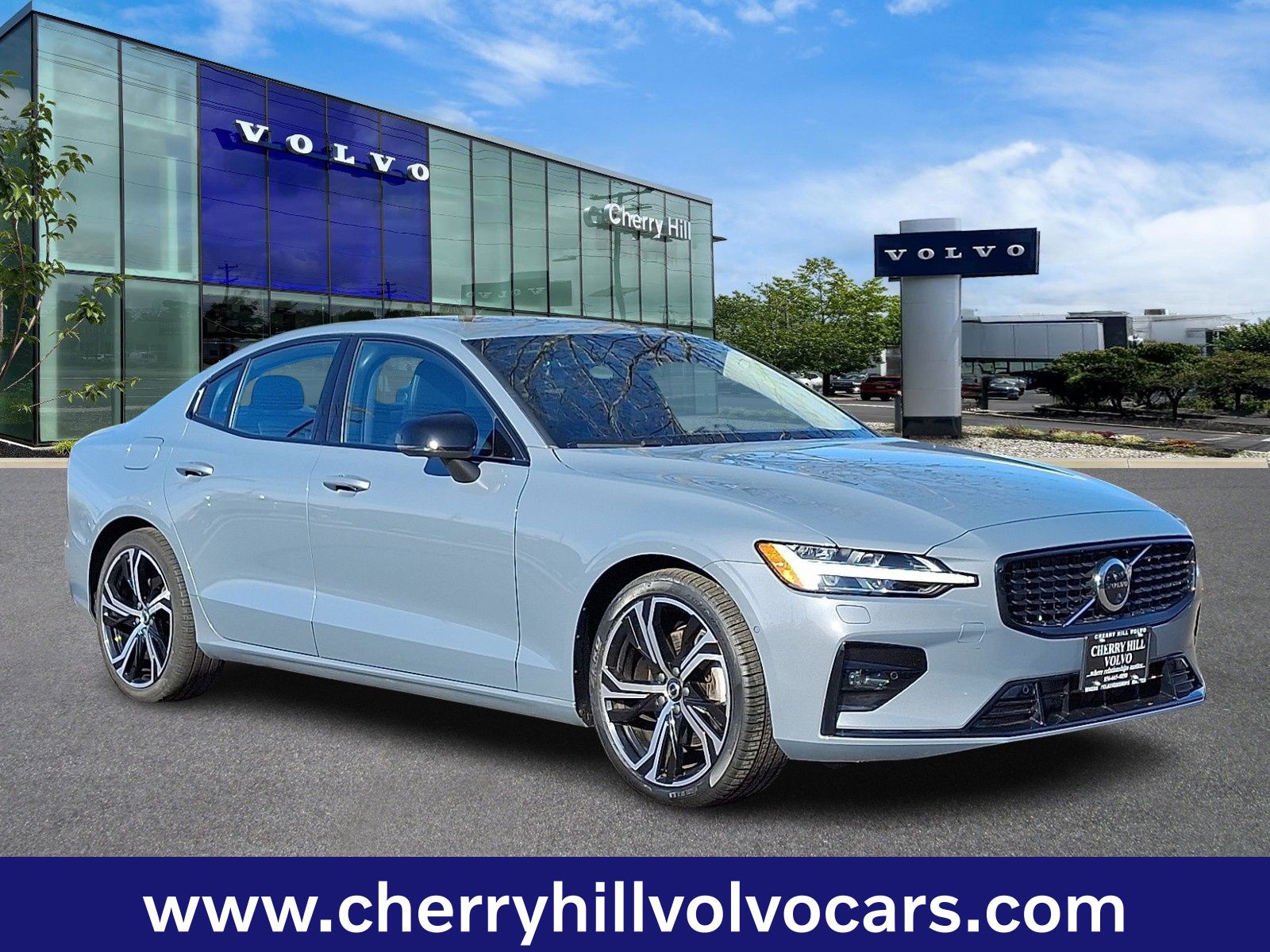 2023 Volvo S60 B5 Plus Dark Theme AWD