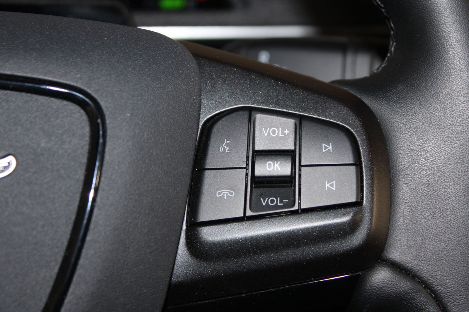Used 2025 Green Ford Premium image 29