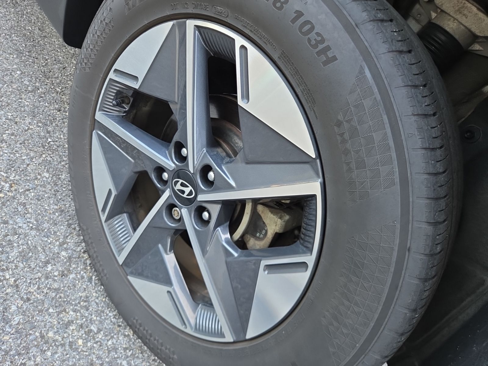 Used 2025 Green Hyundai SEL image 29