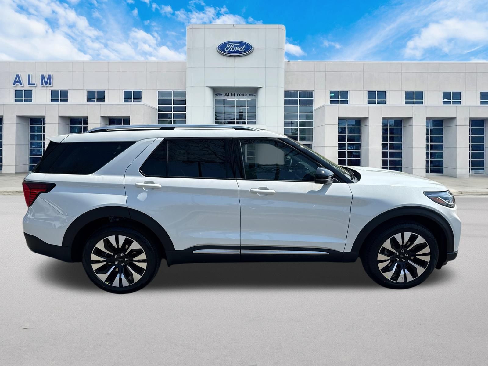 New 2026 Star White Metallic Tri-Coat Ford Platinum™ image 5