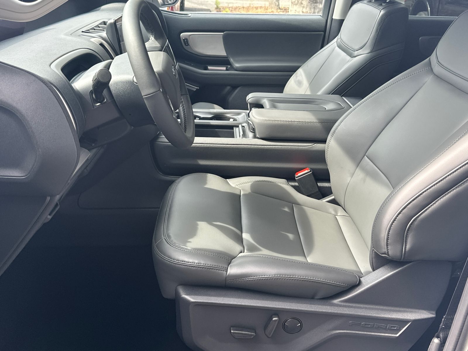 New 2026 Star White Metallic Tri-Coat Ford Active image 10