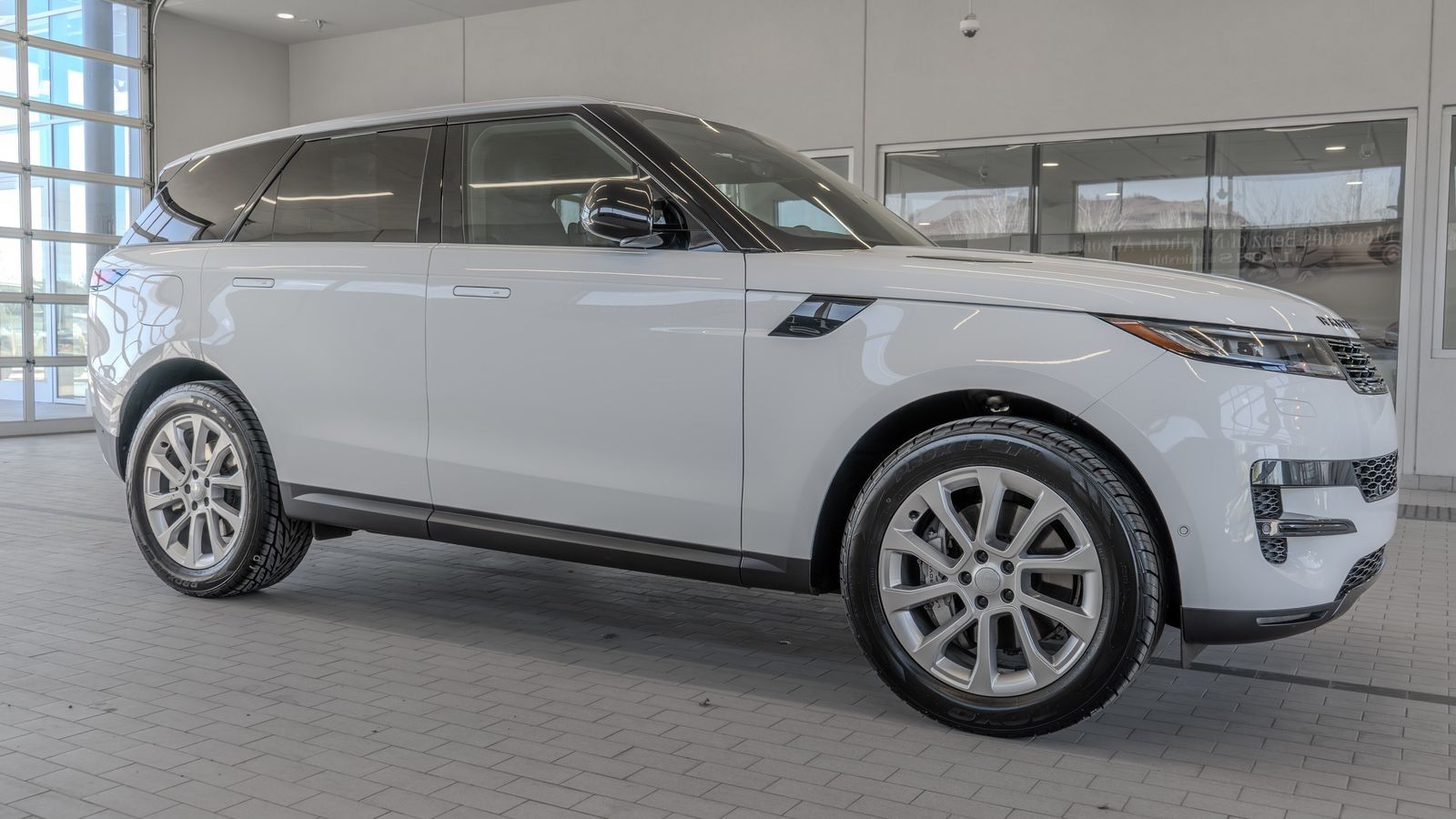 View vehicle photo 4