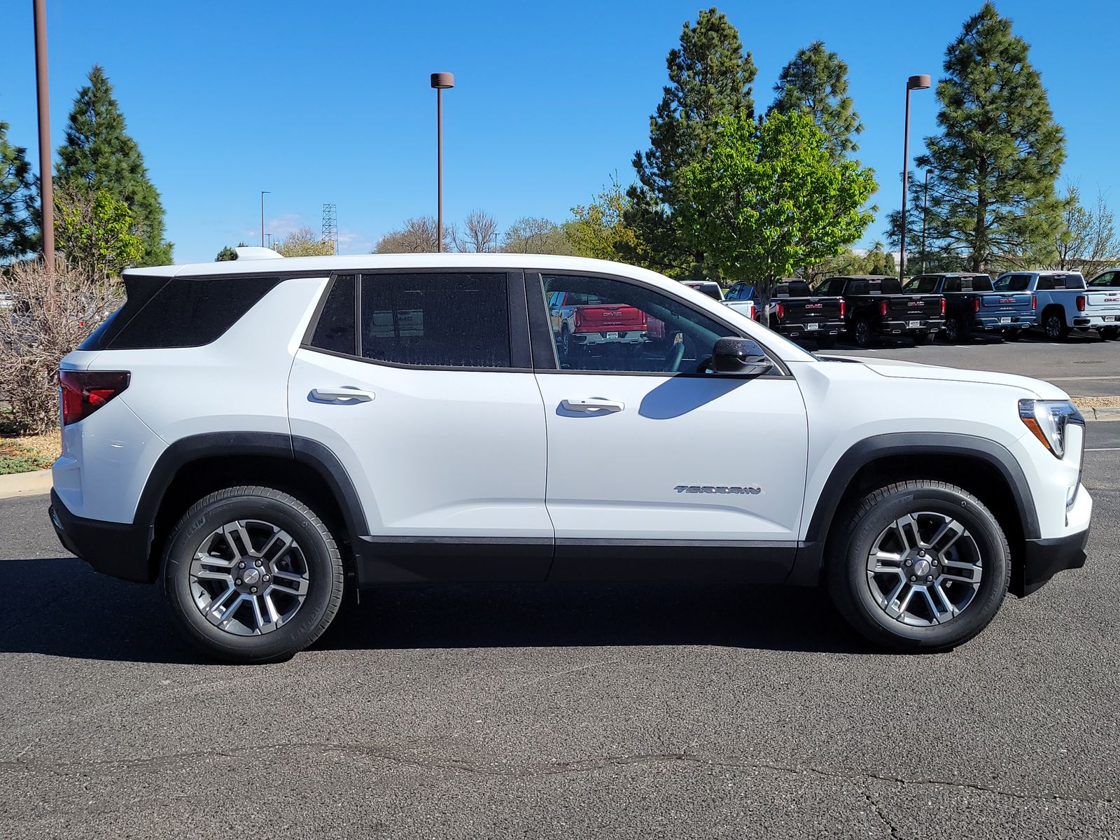 View vehicle photo 2