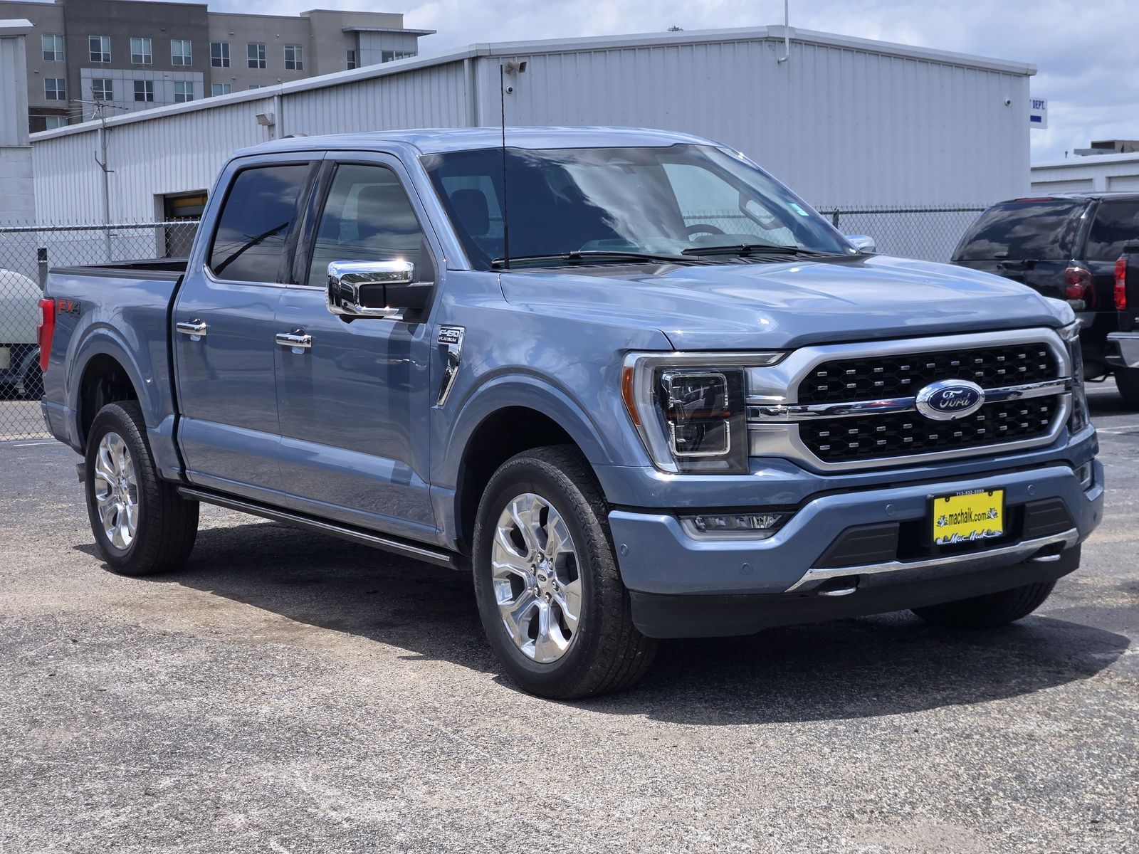 View vehicle photo 3
