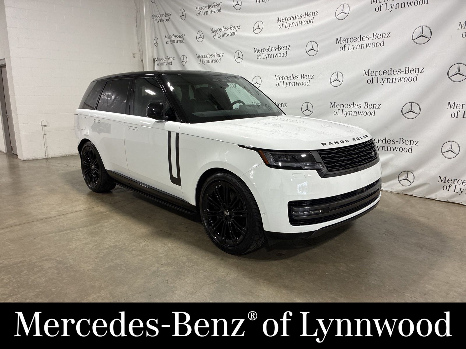 2025 Land Rover Range Rover P530 SE AWD