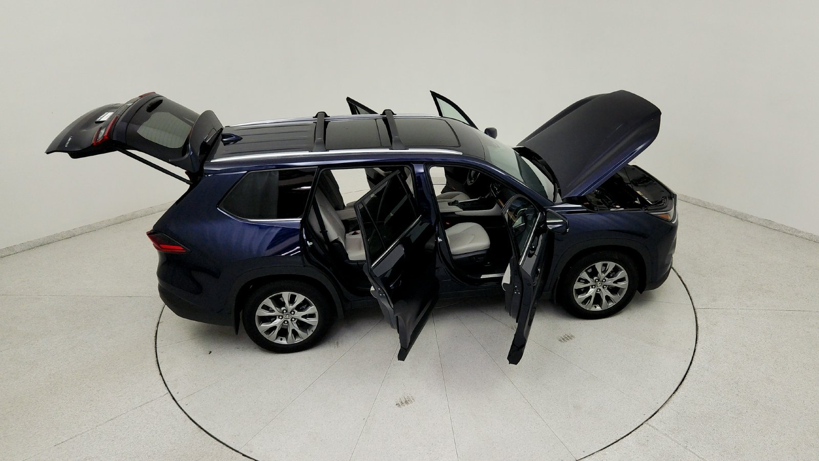 Used 2025  Toyota Limited image 24