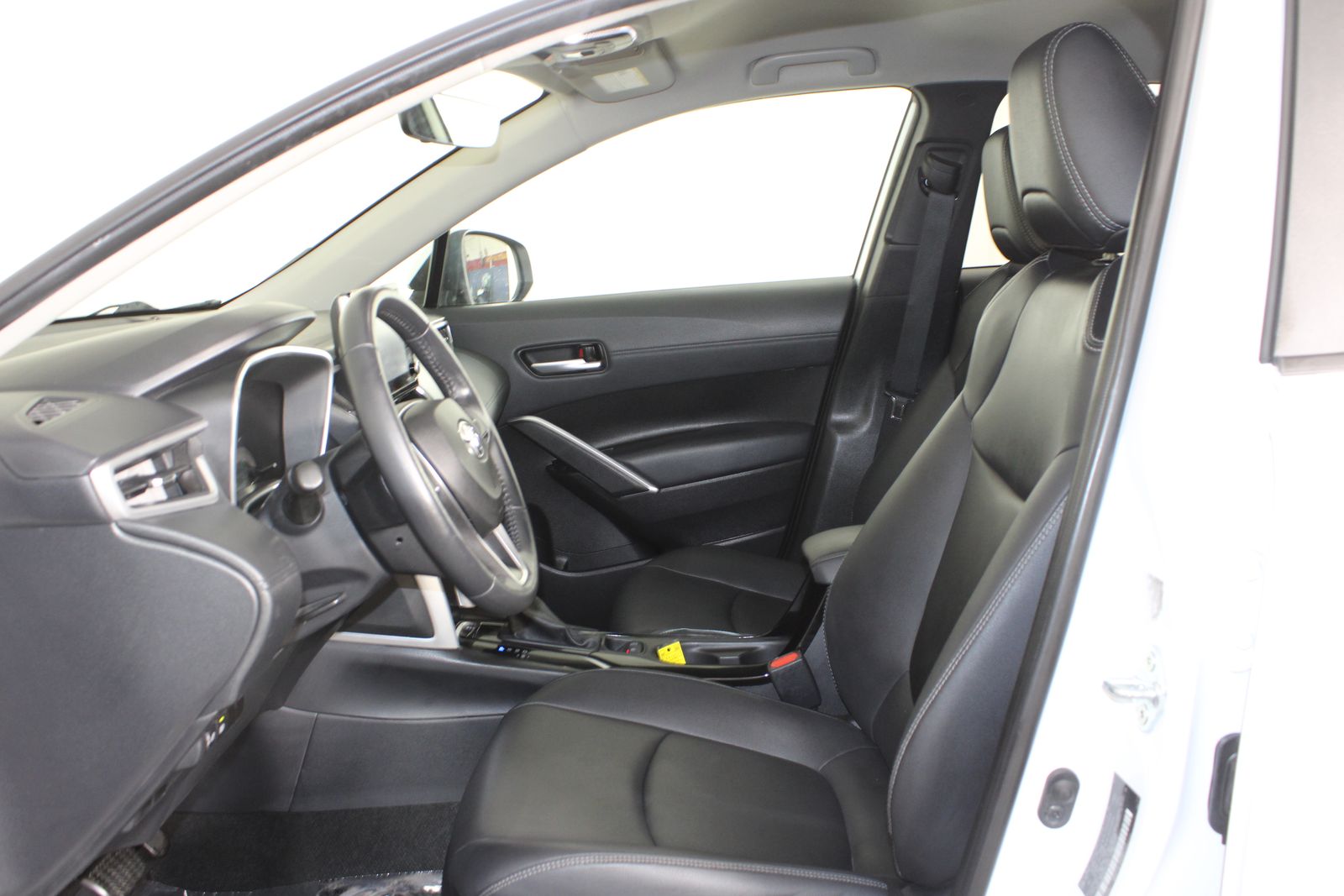 Used 2022 Beige Toyota XLE image 10