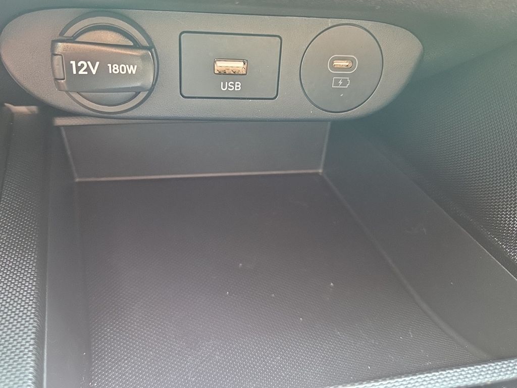 Used 2025  Hyundai SE image 22