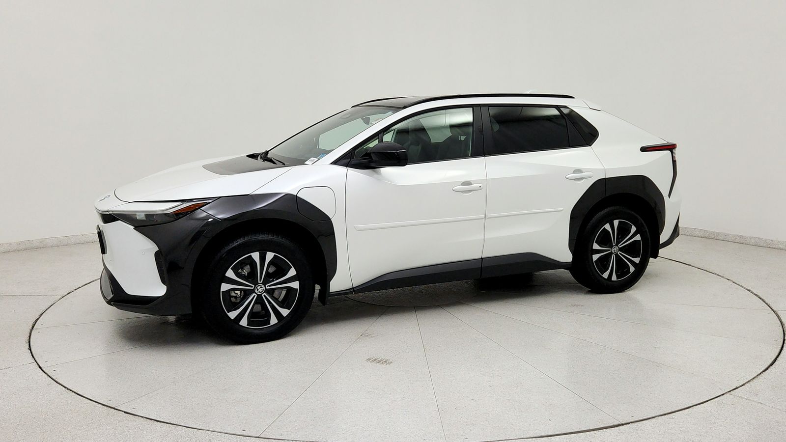 Used 2024 Beige Toyota XLE image 3