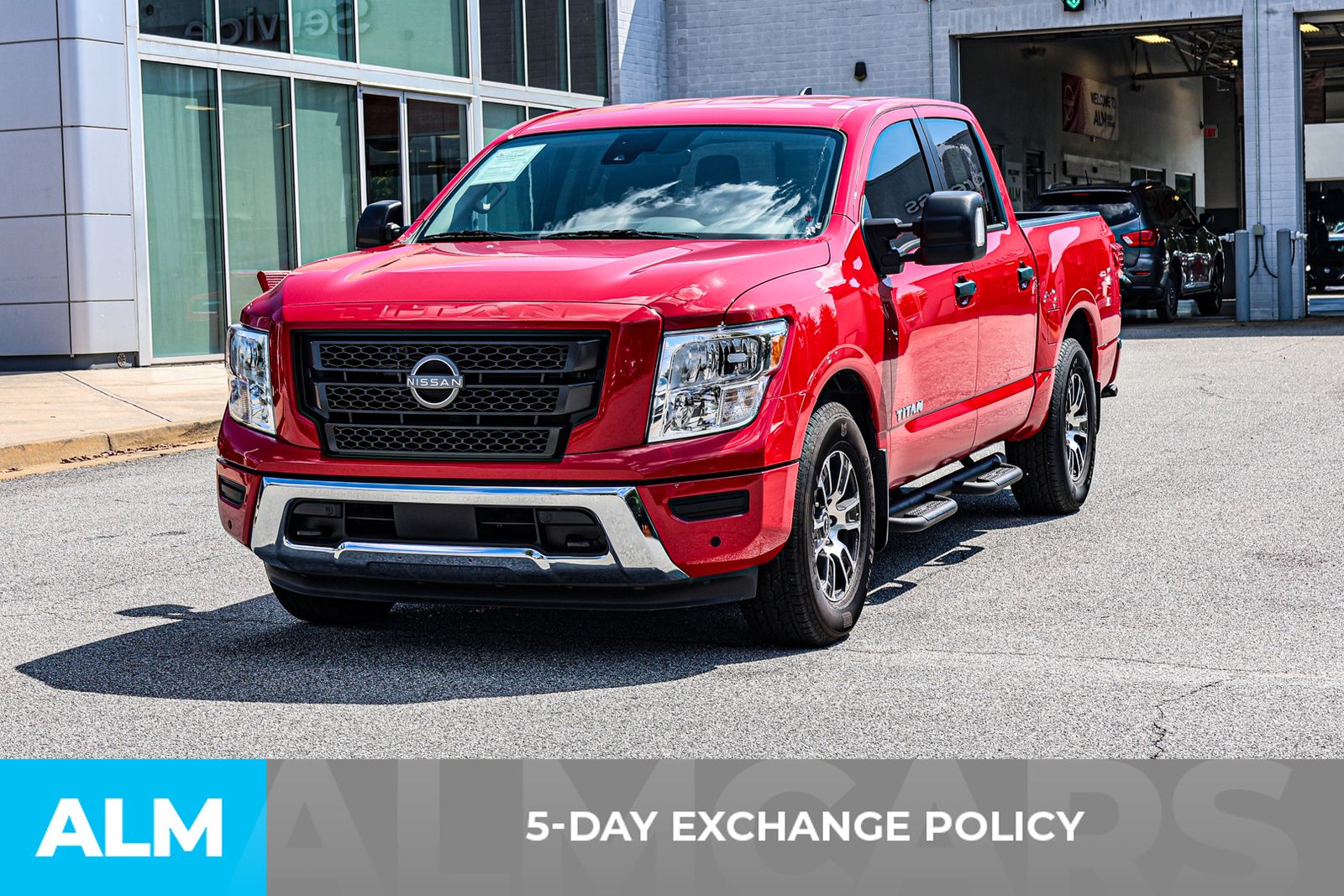 2024 Nissan Titan SV photo 3