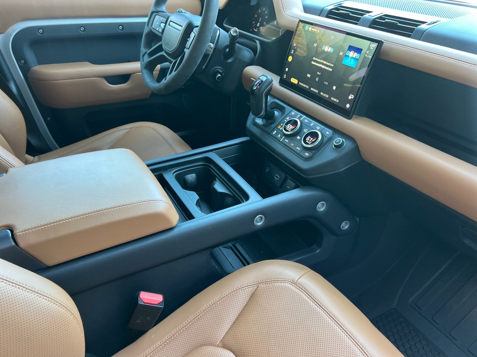 2023 Land Rover Defender 110 V8 — full photo 15 of 27