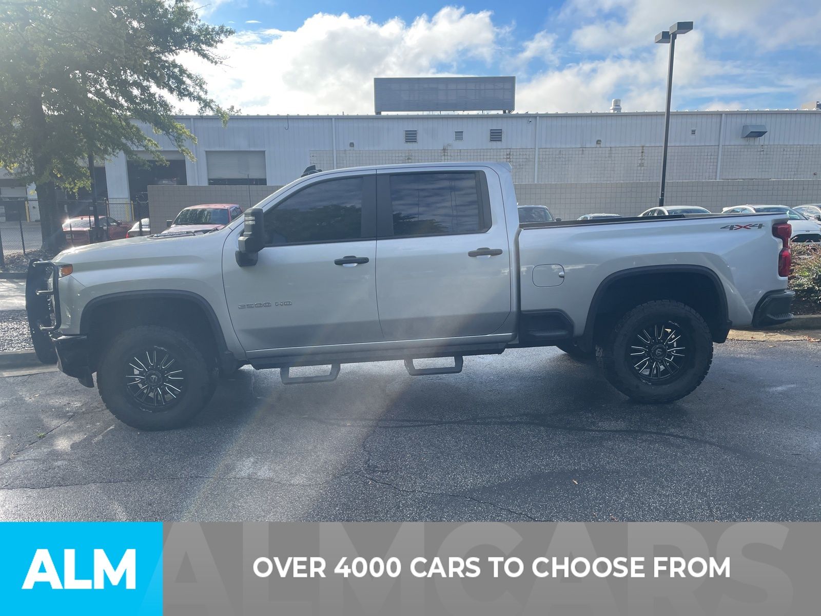 2023 Chevrolet Silverado 2500HD Custom photo 2