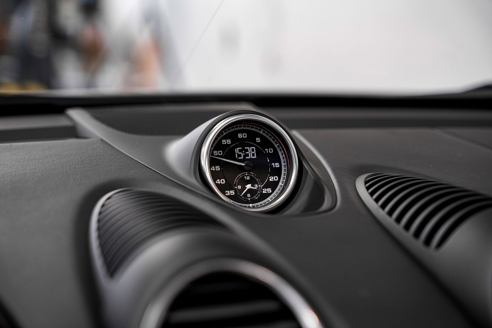 2022 Porsche 718 Spyder Base — photo 12