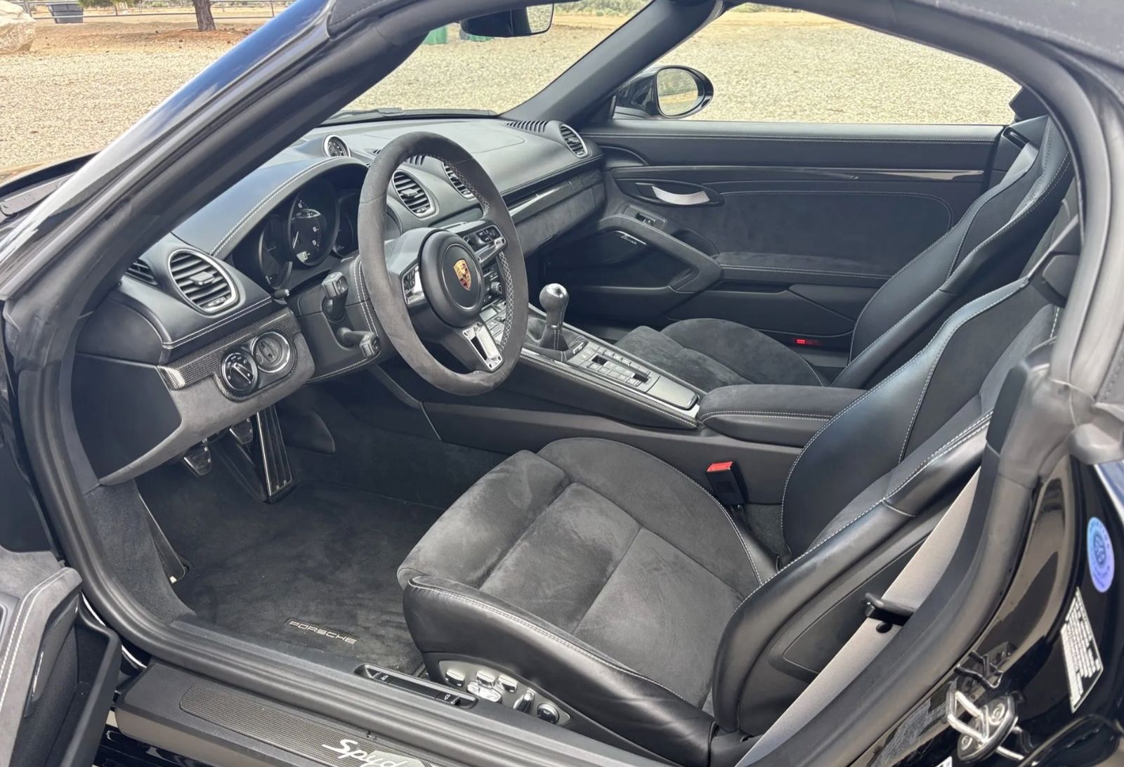2021 Porsche 718 Spyder Base — photo 2