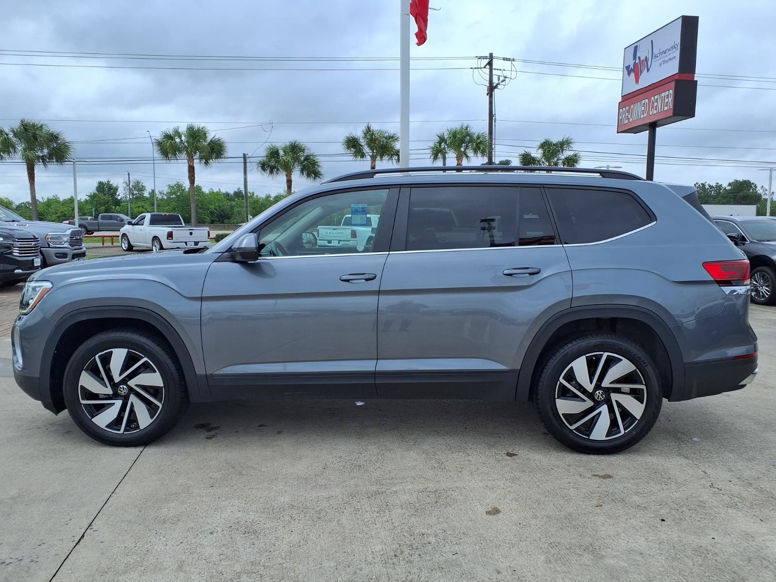 2025 Volkswagen Atlas 2.0T SE w/Technology - 8