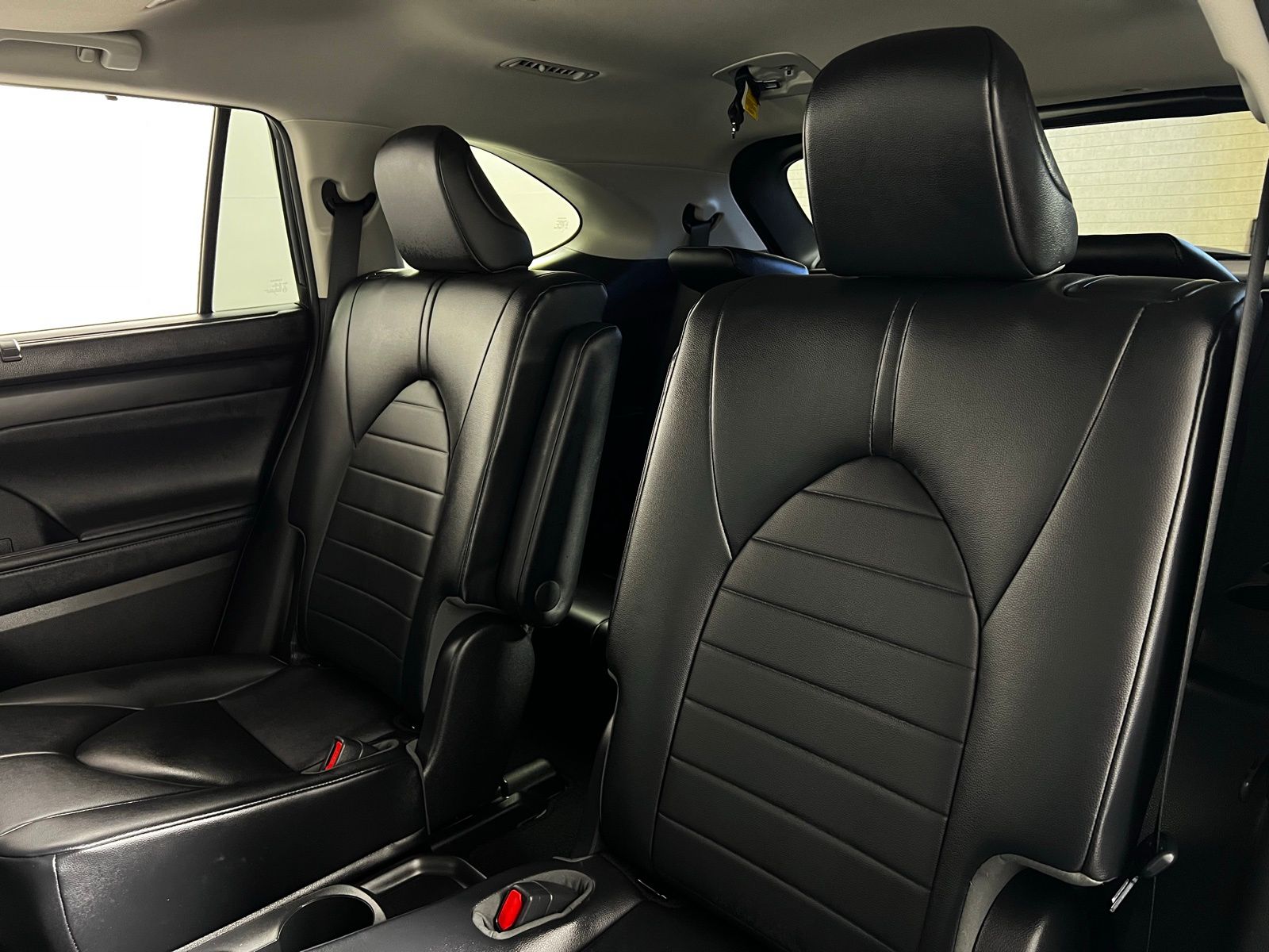 Thumbnail: 2023 Toyota Highlander - 21