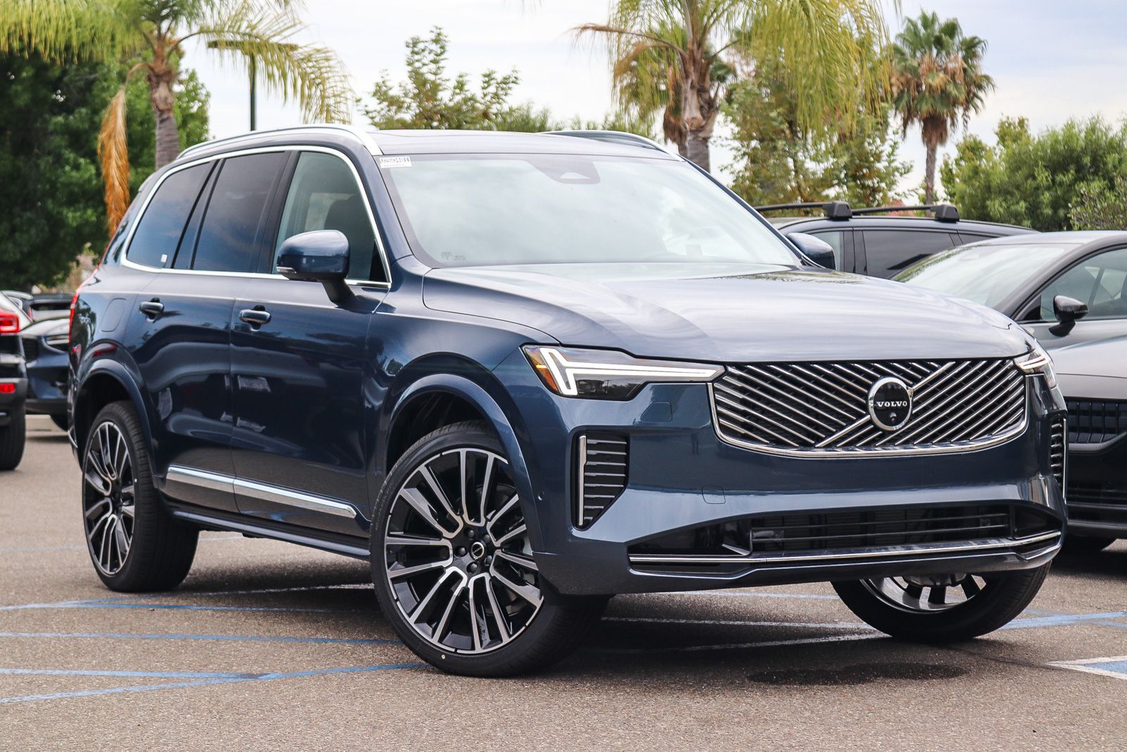2026 Volvo XC90 B5 Plus