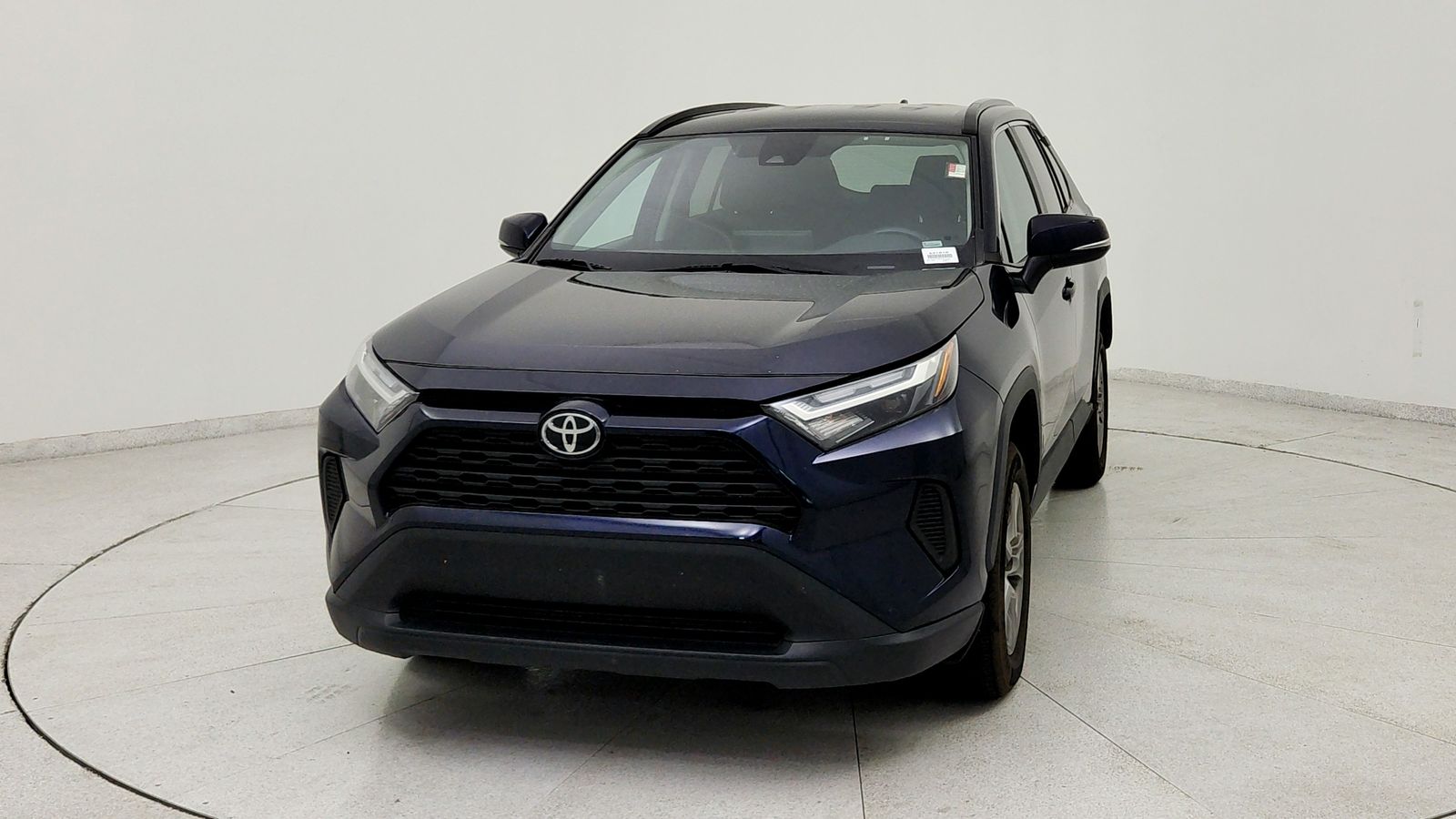 Used 2024  Toyota XLE image 2