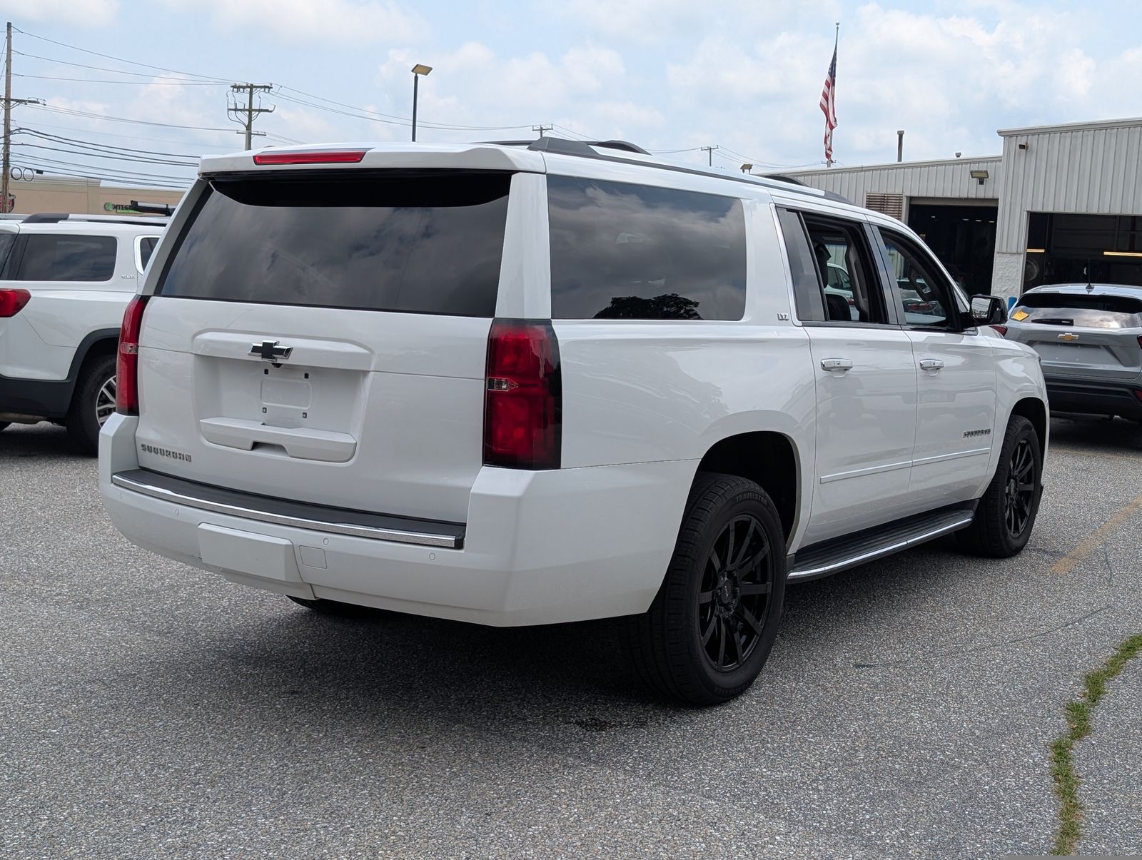 View vehicle photo 3