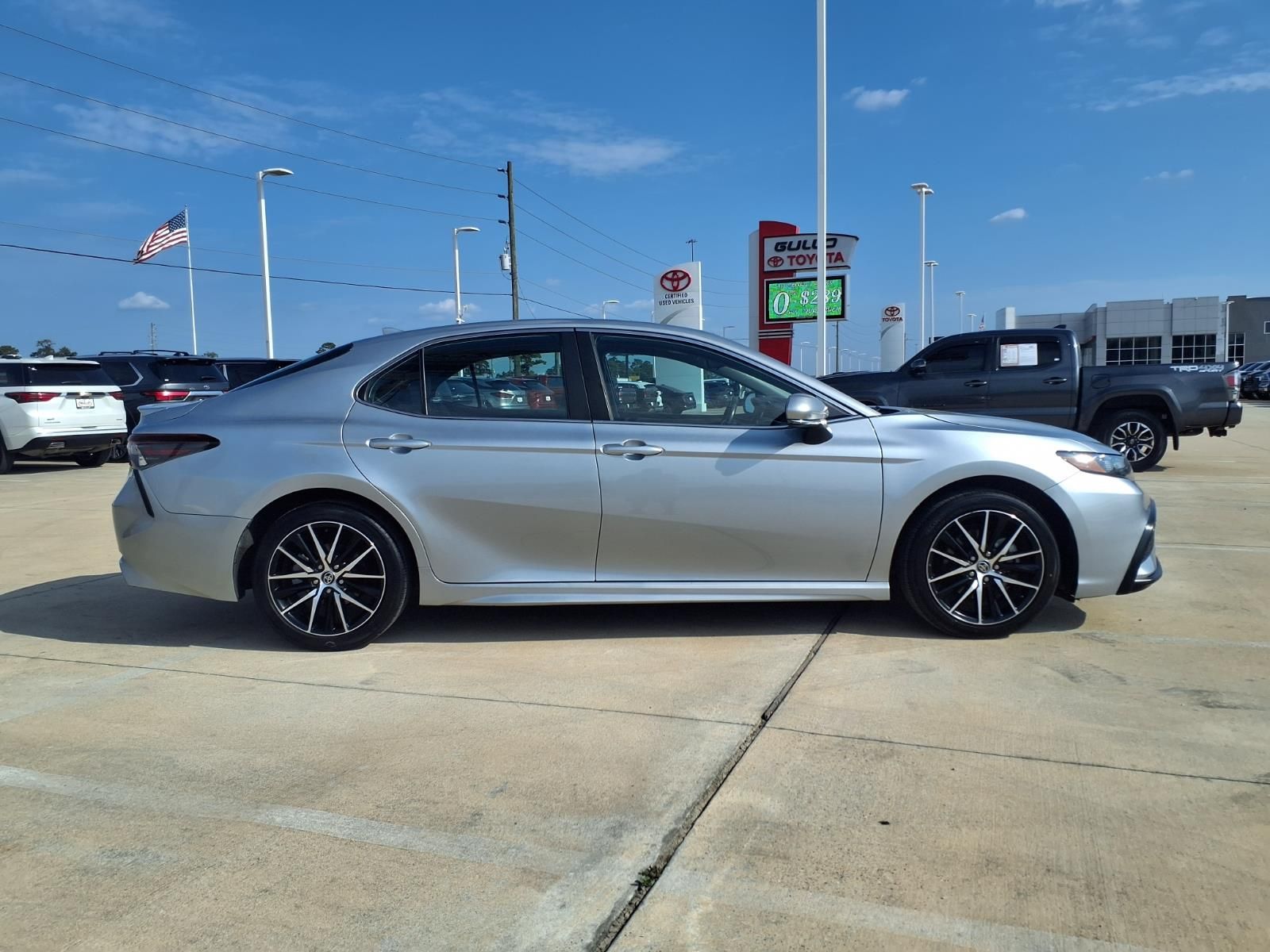 2023 Toyota Camry SE - 3
