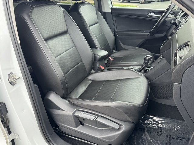 Used 2018  Volkswagen 2.0T SE image 28