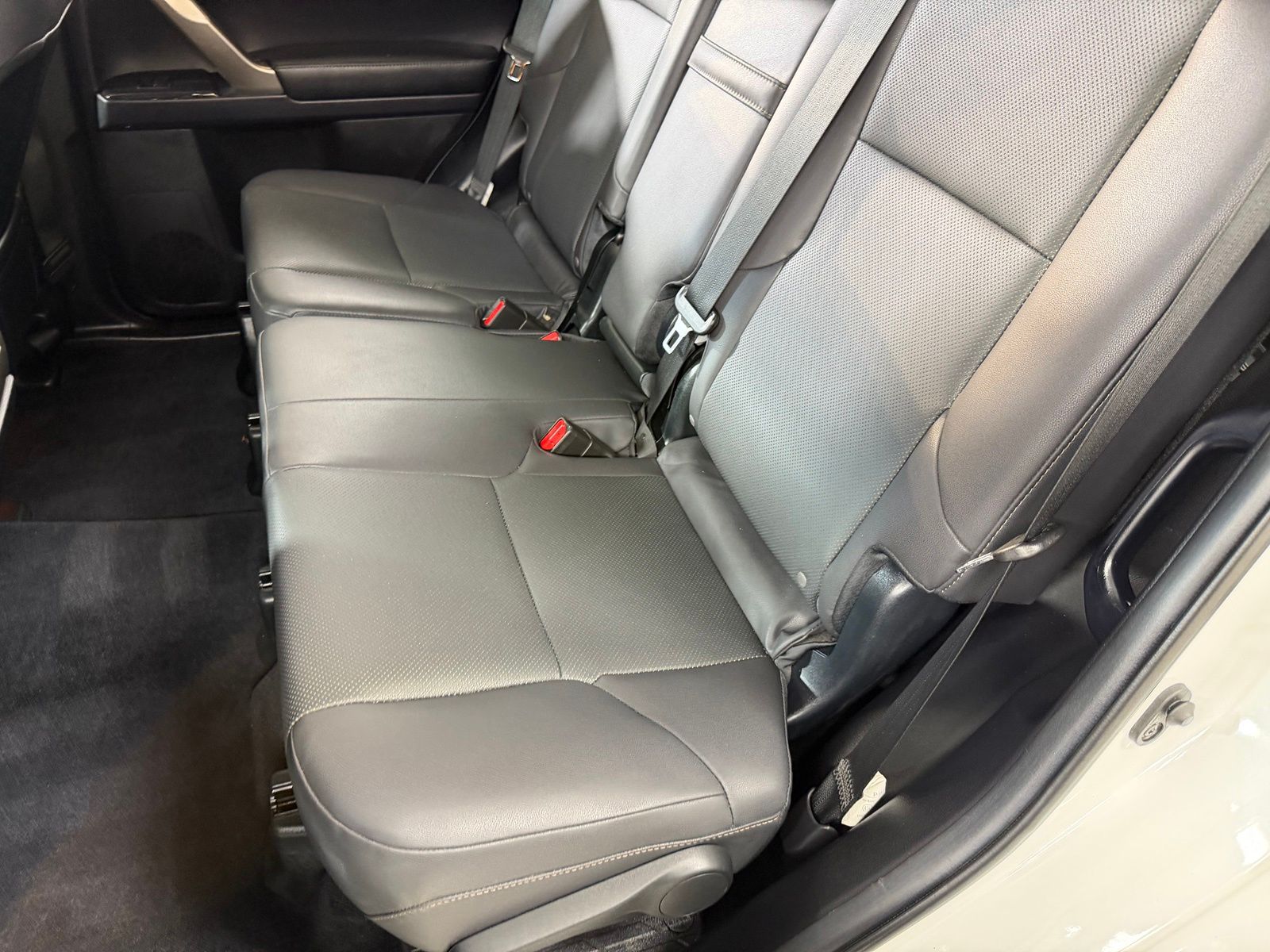 Used 2021  Lexus 460 image 40