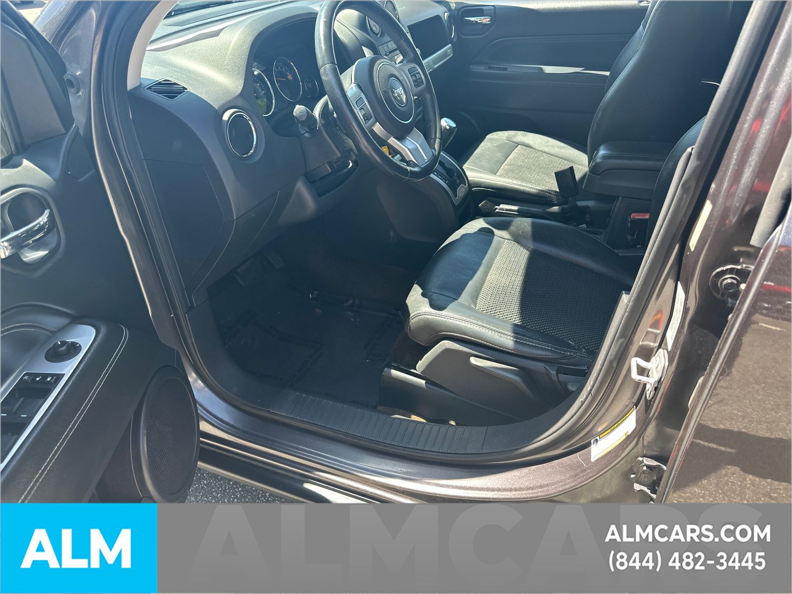 Used 2016 Granite Crystal Clearcoat Metallic Jeep Latitude image 10