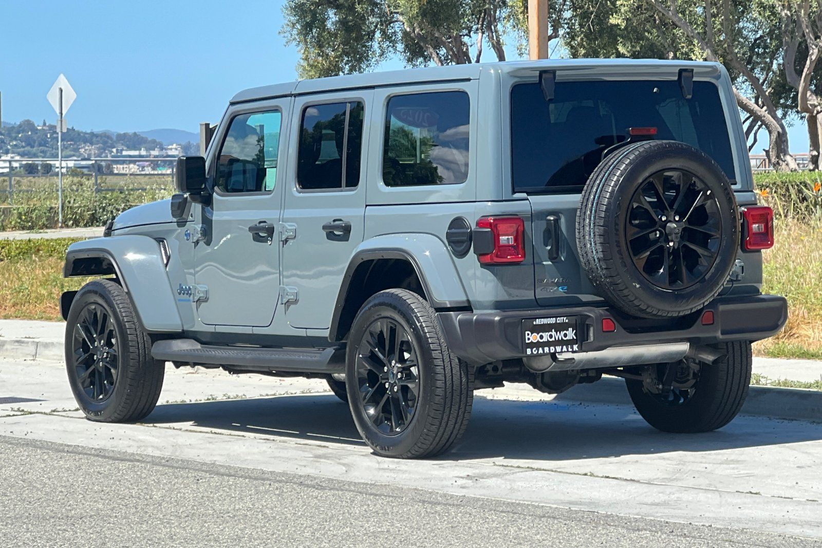 View vehicle photo 6